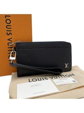 Louis Vuitton Taiga Leather Dragonne Zippy Wallet